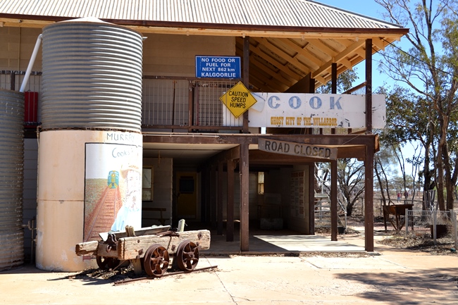Stop along the Indian Pacific Route: Cook