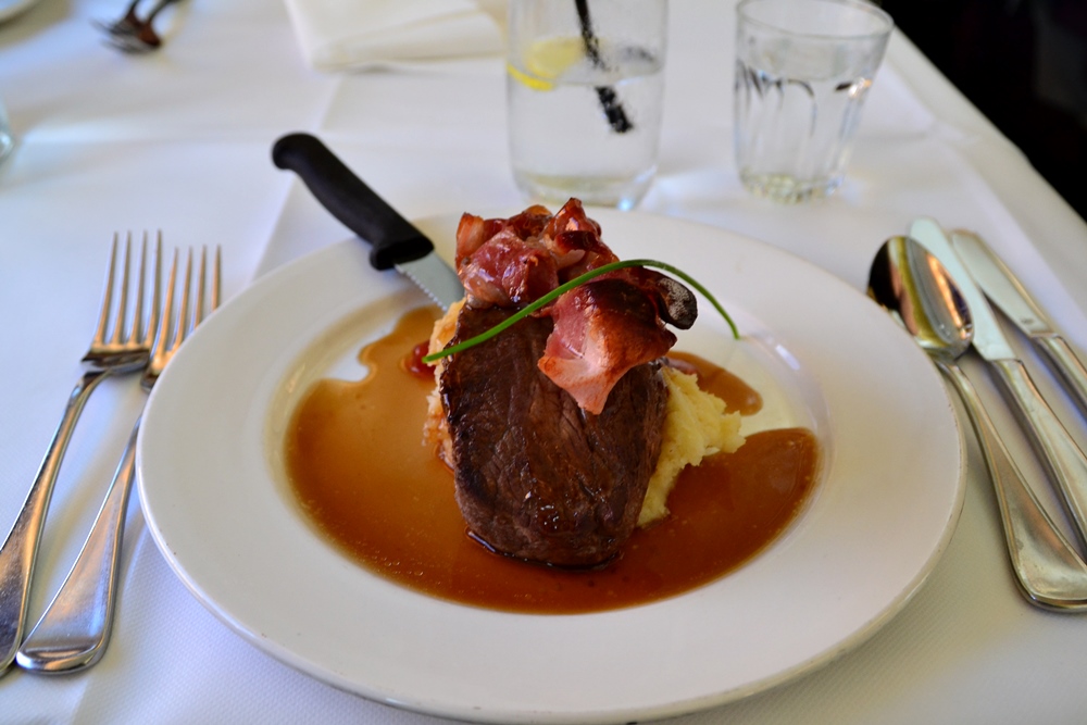 Indian Pacific Train: Lunch at Queen Adelaide Restaurant