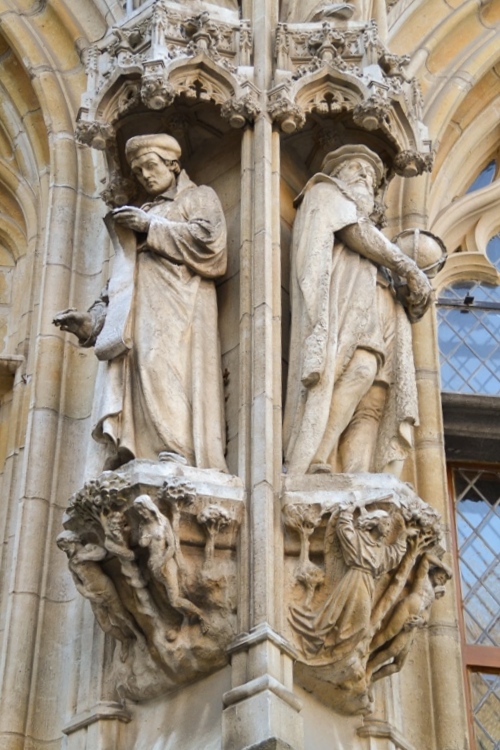 City Hall Leuven Statues